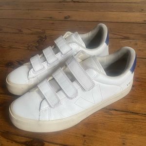 Veja Velcro white leather trainers 10 preowned $50 no original box